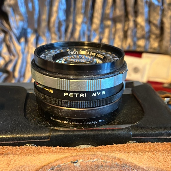 Petri 7 1.8 Camera 35mm, 2 additional Lens, & Popular fan flash reflector - Picture 3 of 15